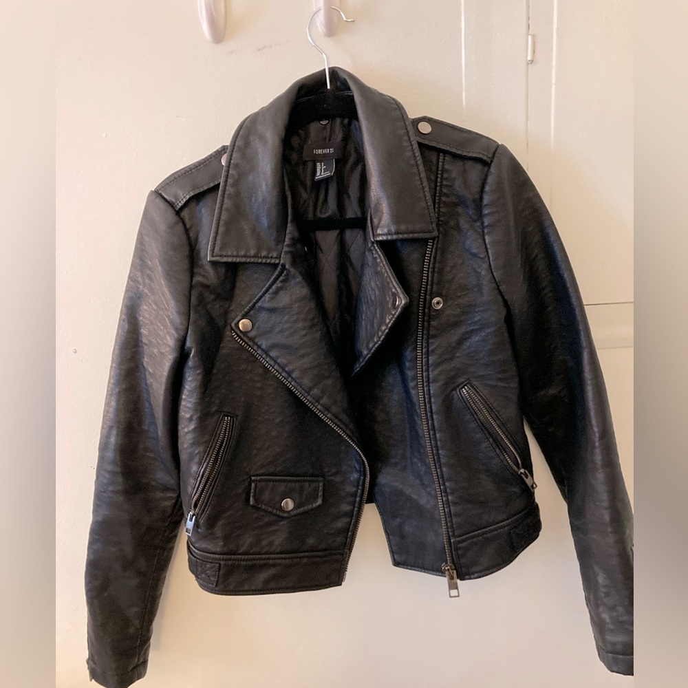 Women’s faux leather jacket forever 21 size small worn once